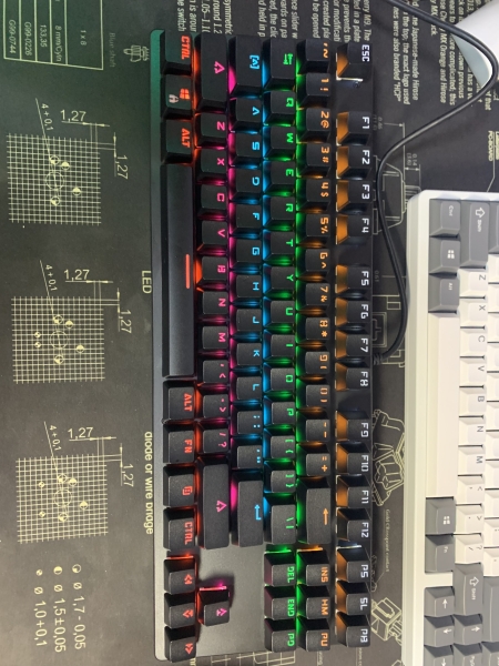 69的入门机械键盘——银雕k400